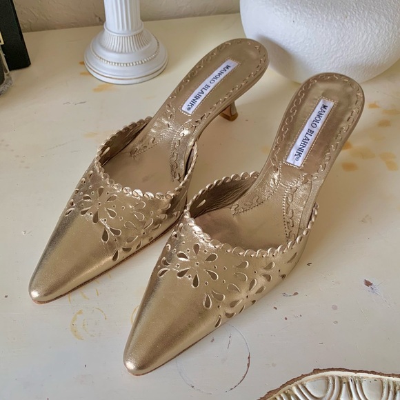 Vintage Manolo Blahnik Gold Metallic Eyelet Lace Pointed Toe Mule Heels - Picture 1 of 7